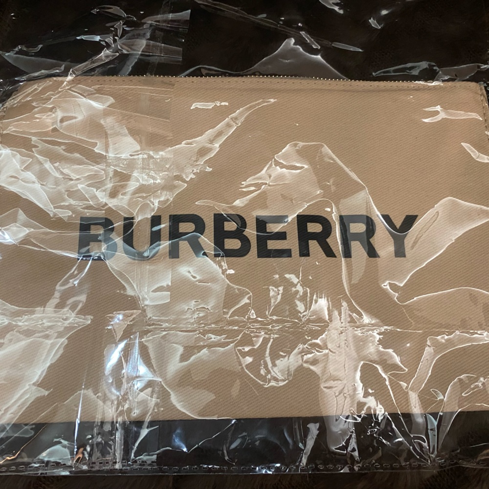 **SOLD** NWOT Burberry Canvas Wristlet/cosmetic bag